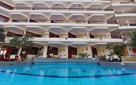 Rezeiky Hotel&Camp